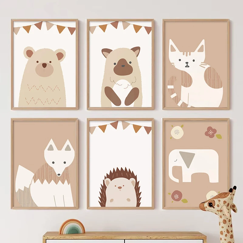 Resin Art Alphabet - アプリコット色の動物のイラスト（キツネ、ゾウ、ハリネズミ、猫）を使った壁飾り。北欧風のダイヤモンドペイントで、アルファベットの文字もあしらった壁掛けポスター。